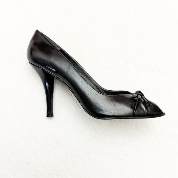Stuart Weitzman Black Leather Peep Toe Bow Front Heel Pump Size 8.5 - Picture 3 of 7
